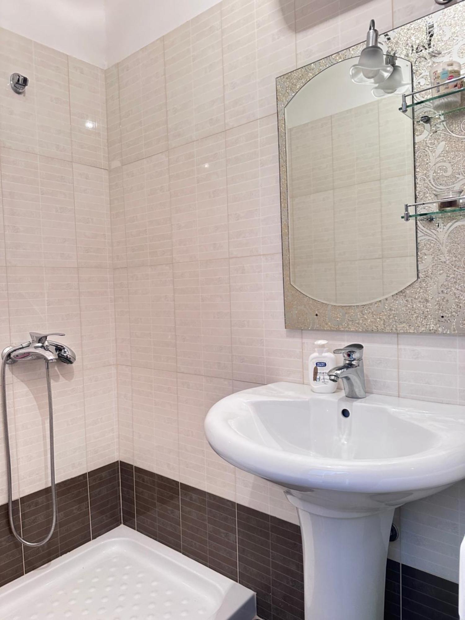 Tini Sea View Apartment Sarandë 외부 사진